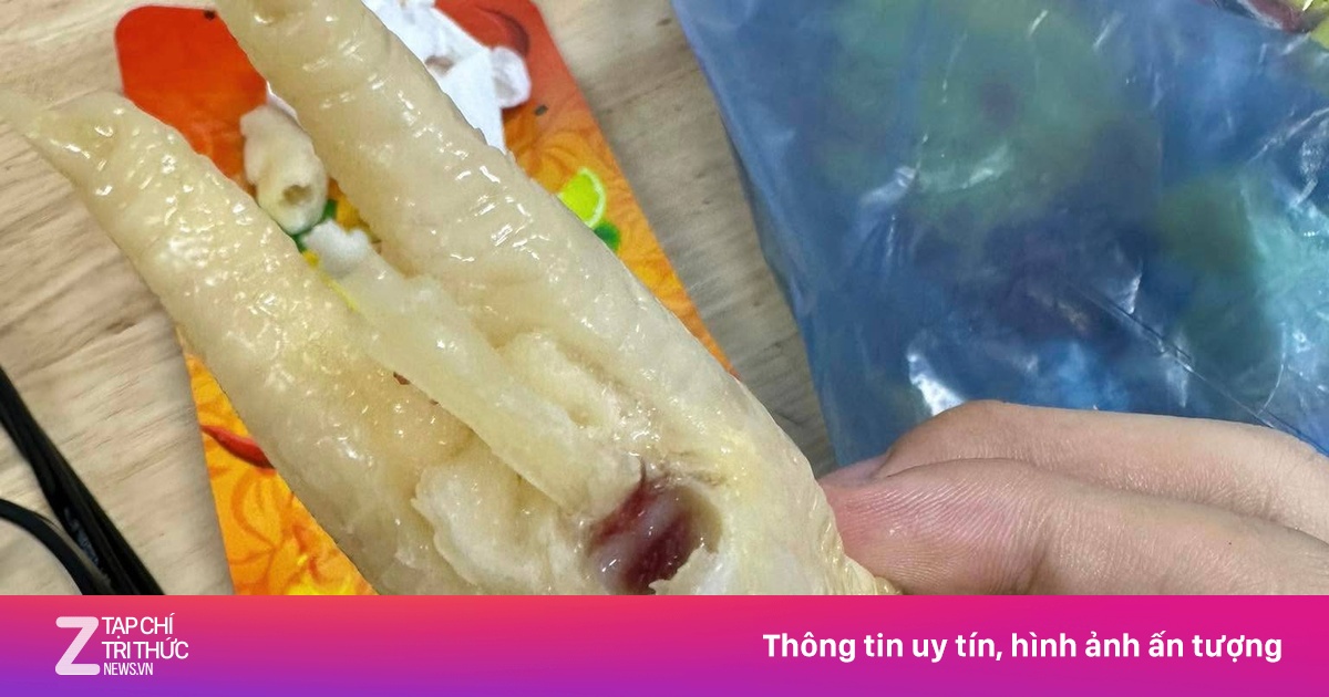 'Ăn cùng Bà Tuyết' bị tố bán chân gà chưa chín