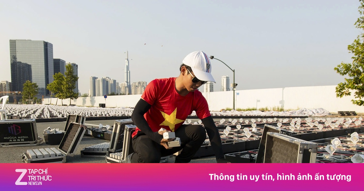 Ban tổ chức kêu gọi khán giả đem trả drone nếu nhặt được