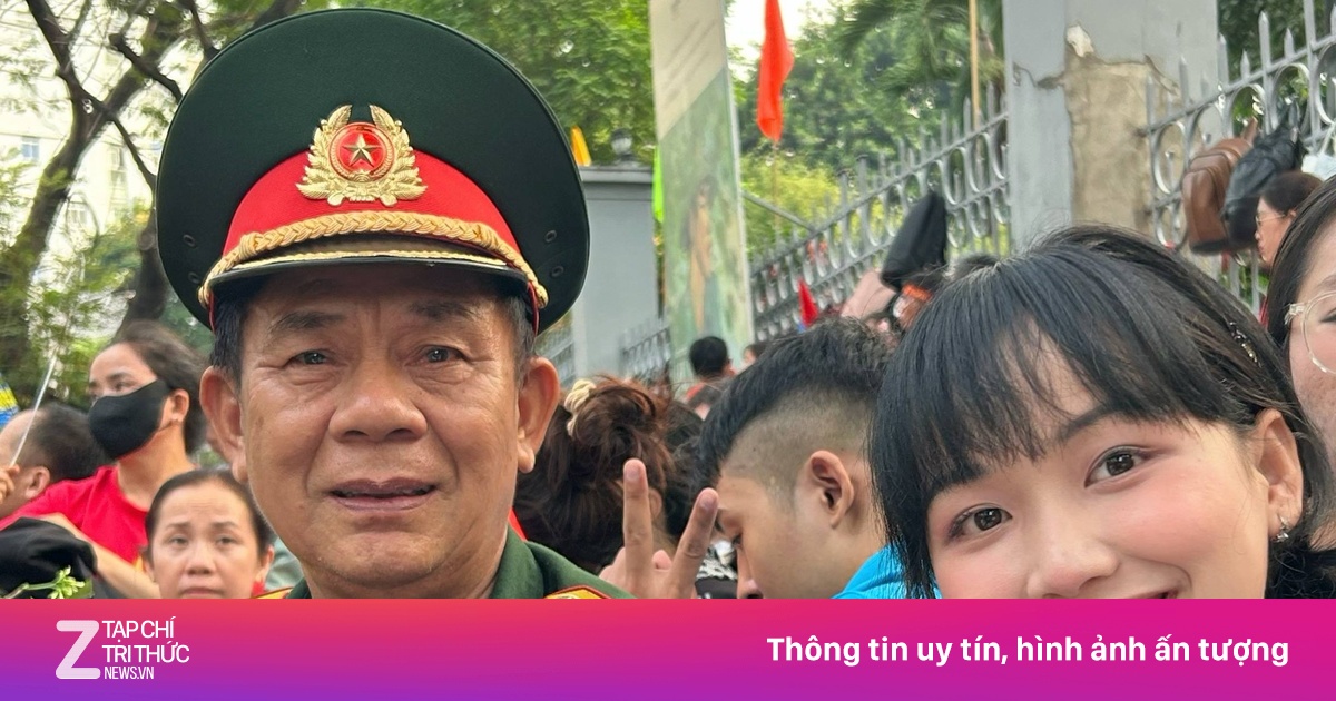 Cô gái và nhóm bạn mời 2 cựu chiến binh bị đuổi chỗ đến xem diễu binh
