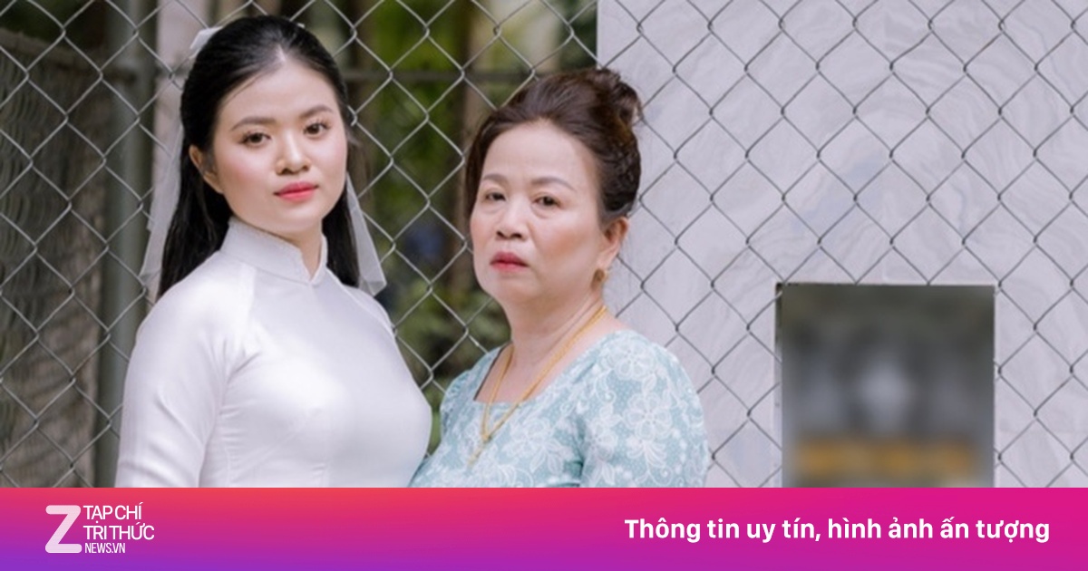 Cô dâu Vĩnh Long chụp ảnh bên ngôi mộ, phía sau là chuyện thắt lòng