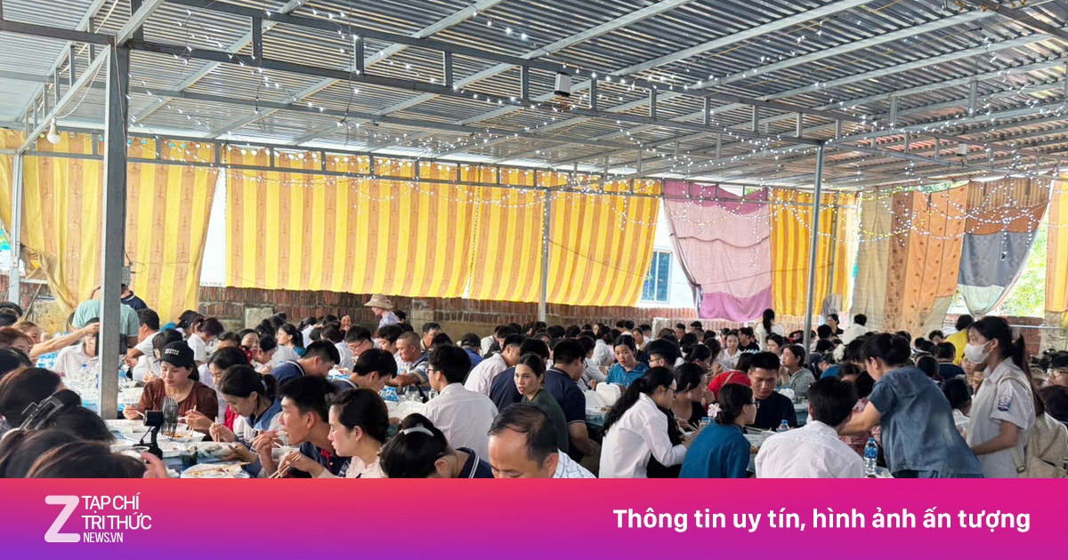 Bếp ăn 0 đồng đông khách như tiệc cưới trong ngày thi tốt nghiệp THPT