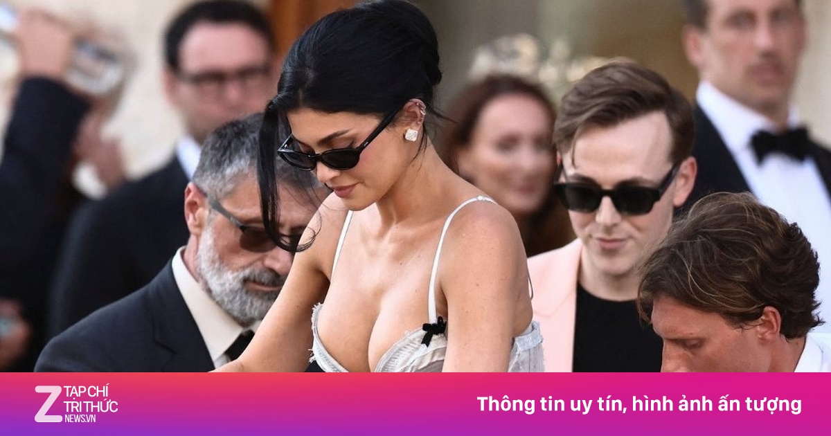 Chị em Kardashian 'không được mời vẫn đến' đám cưới tỷ phú Jeff Bezos