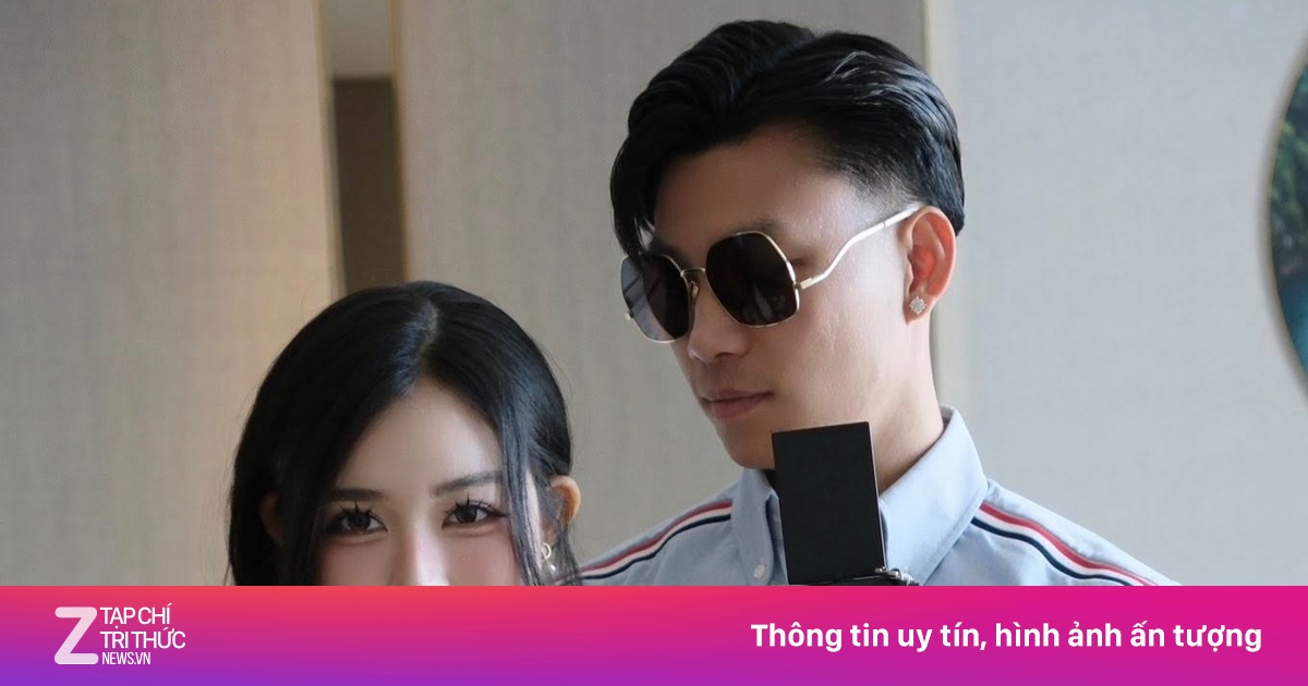 Văn Thanh hiếm hoi khoe ảnh bạn gái 'hot girl phòng gym'