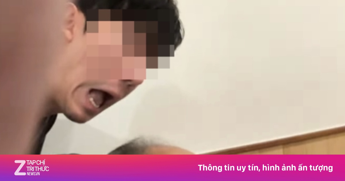 Streamer Hàn hét vào tai khách đang ngủ ở phòng tắm hơi lúc nửa đêm