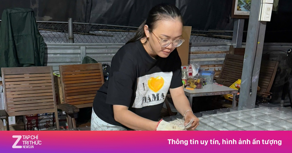 Dậy từ 2h sáng, luộc 25.000 quả trứng gửi bà con vùng lũ