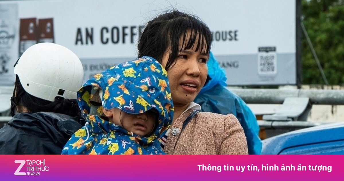 Người vùng lũ: 'Khẩn thiết cần thuốc men, chăn ấm'