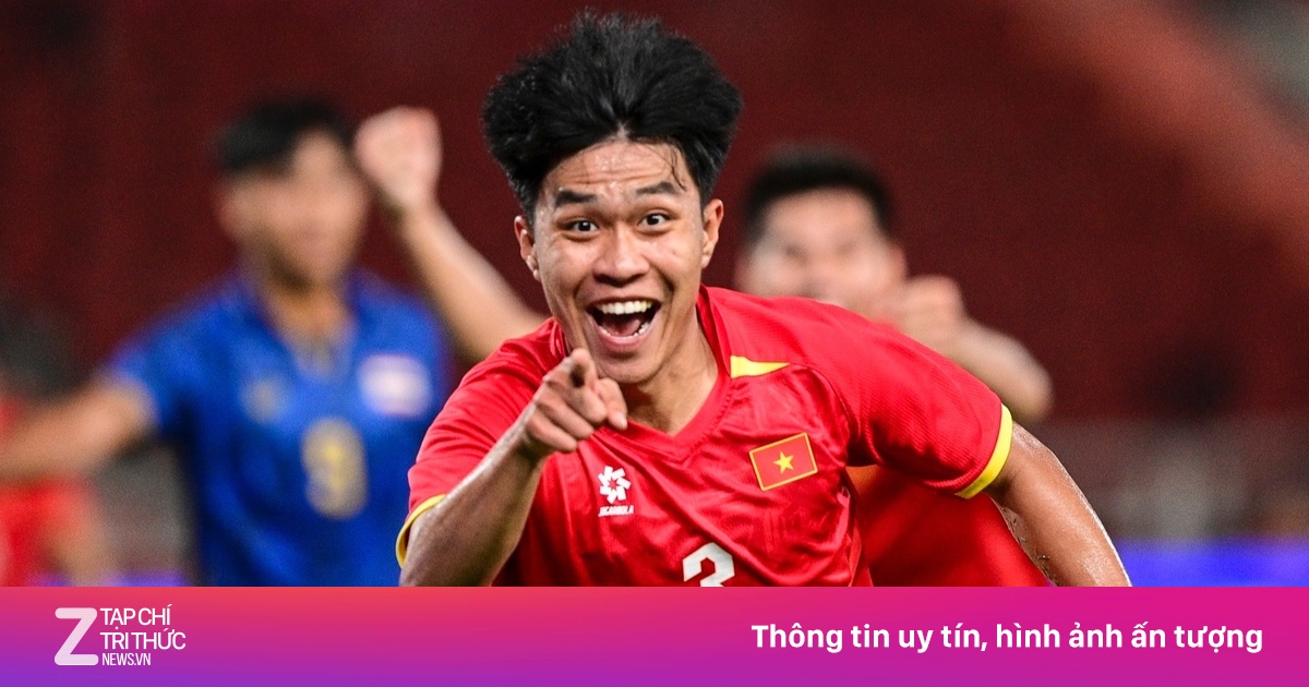 Lý Đức đón tuổi 23, Trung Kiên chúc mừng 'lầy lội'