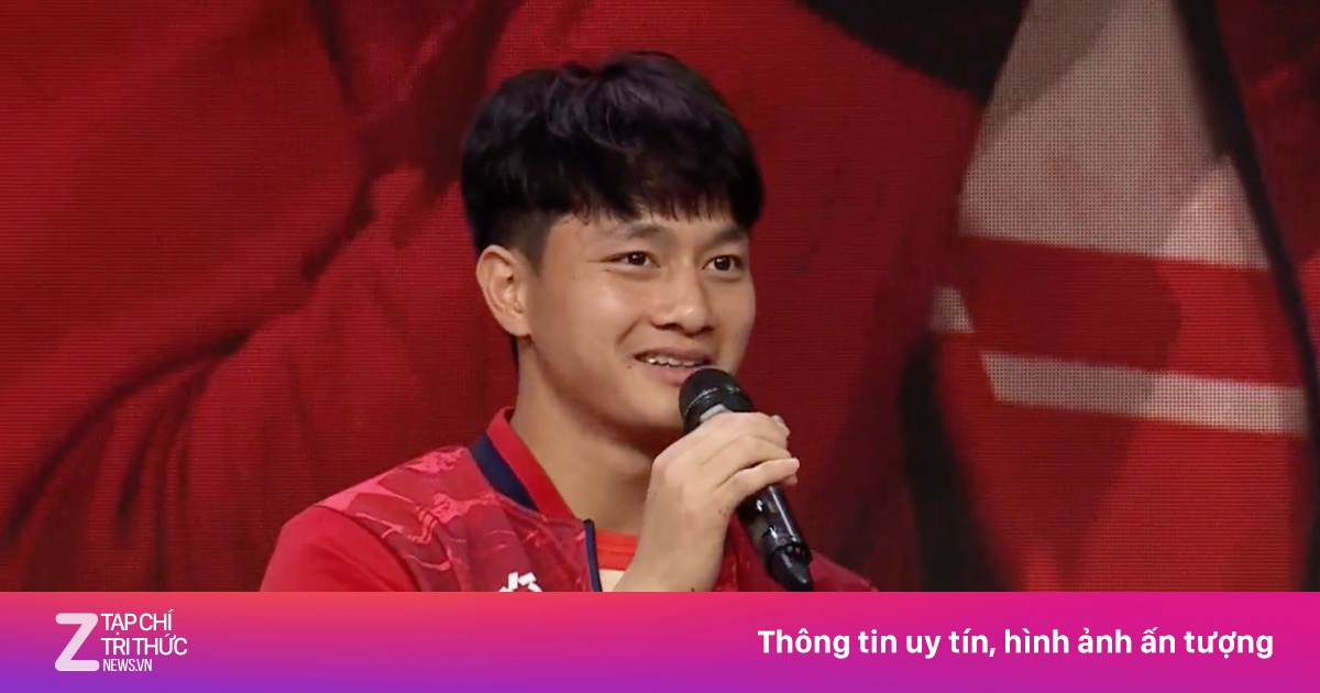 Phản ứng hài hước của thủ môn Cao Văn Bình khi được hỏi về bạn gái