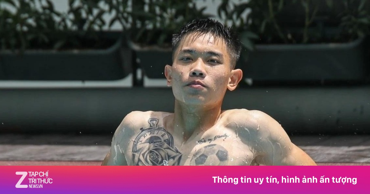 Đình Bắc tương tác dễ thương với fan nữ