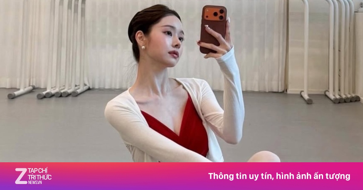 'Hot girl phông bạt' Hàn Quốc chê bạn trai dùng điện thoại Samsung