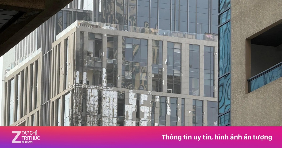 Trung tâm tài chính, tòa nhà chọc trời ở Dubai 'thủng lỗ chỗ'