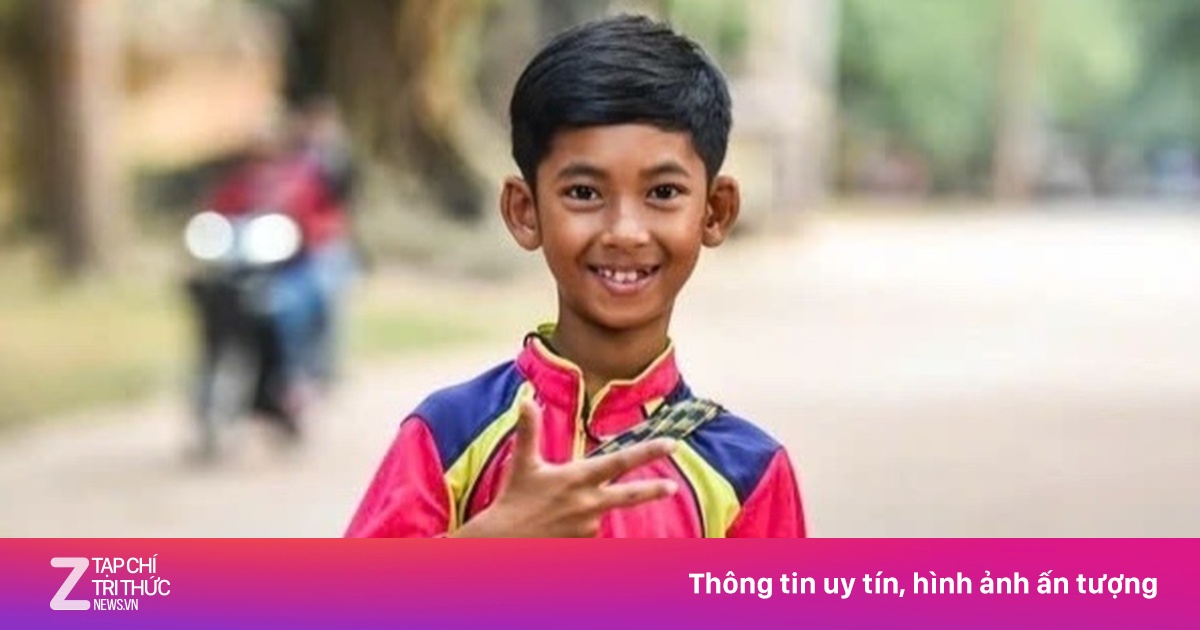 Cậu bé bán rong Campuchia nói 16 thứ tiếng giờ ra sao?