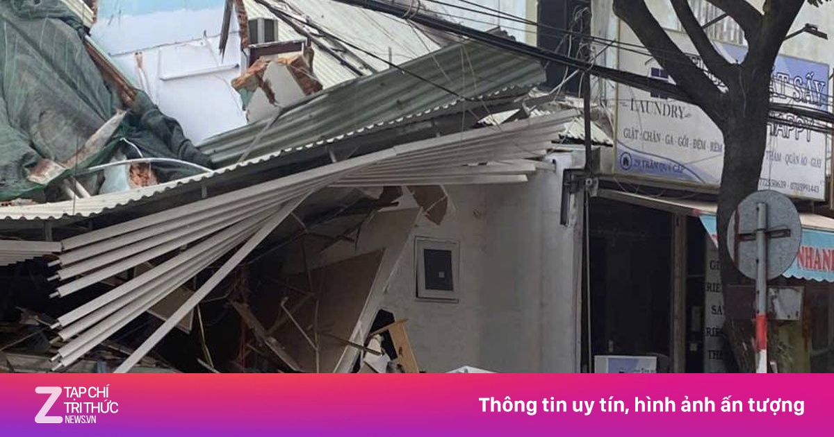 Chủ tiệm bánh nổi tiếng Đà Nẵng bất lực nhìn quán đổ sập trong mưa lũ