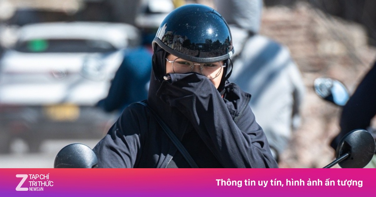 Chịu nắng nóng 40 độ C, người đi xe máy đối mặt với gì?