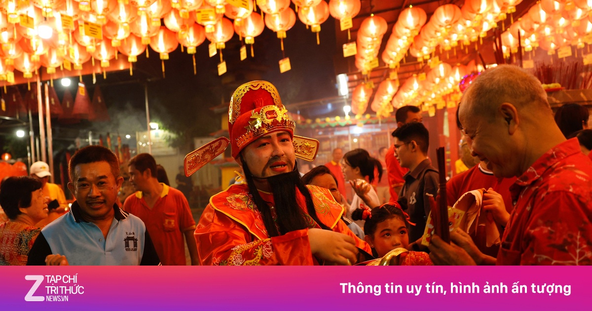 Người dân châu Á tưng bừng chào đón năm Bính Ngọ