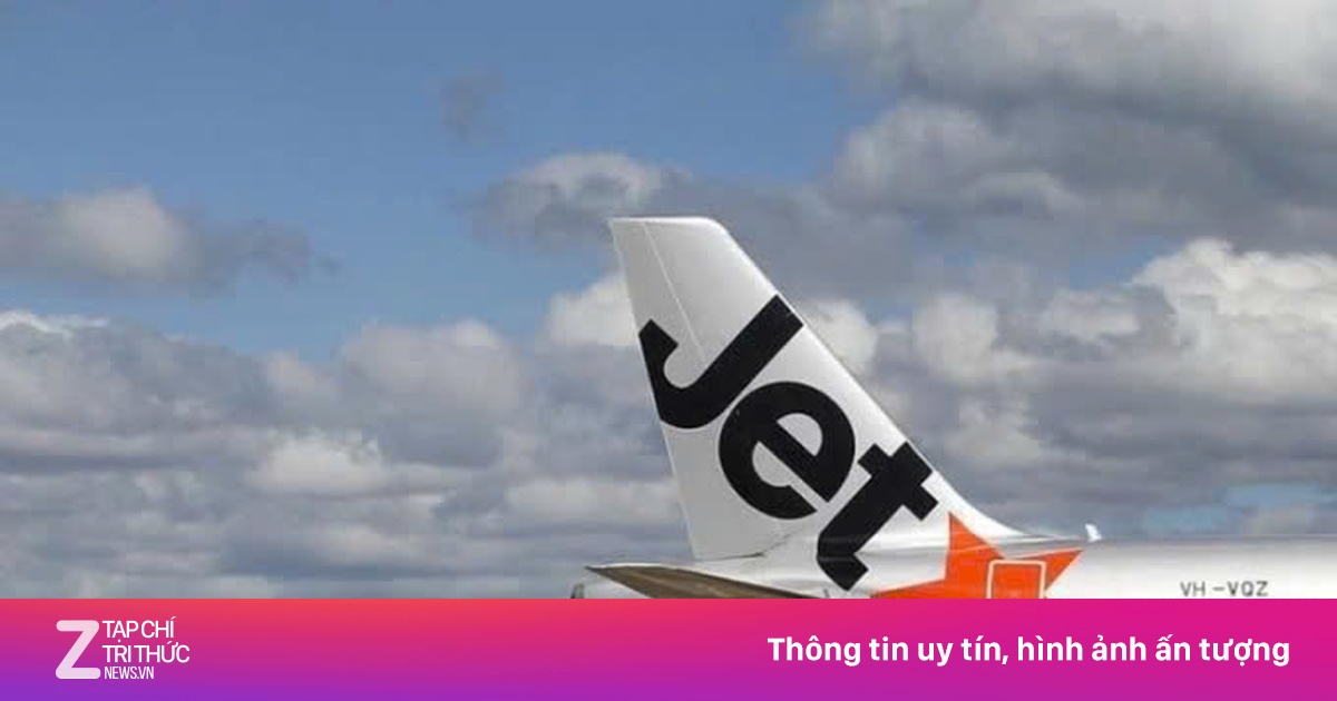 Hành khách cố mở cửa trên không, máy bay buộc phải quay đầu