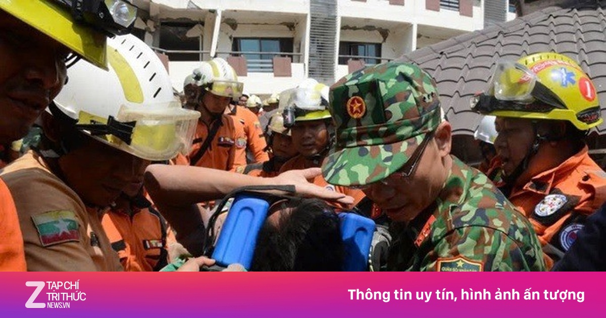 Bộ đội Việt Nam tham gia giải cứu người kẹt dưới đống đổ nát ở Myanmar