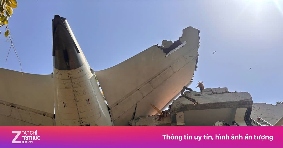 Hiện trường máy bay chở 242 người lao xuống khu ký túc xá ở Ấn Độ