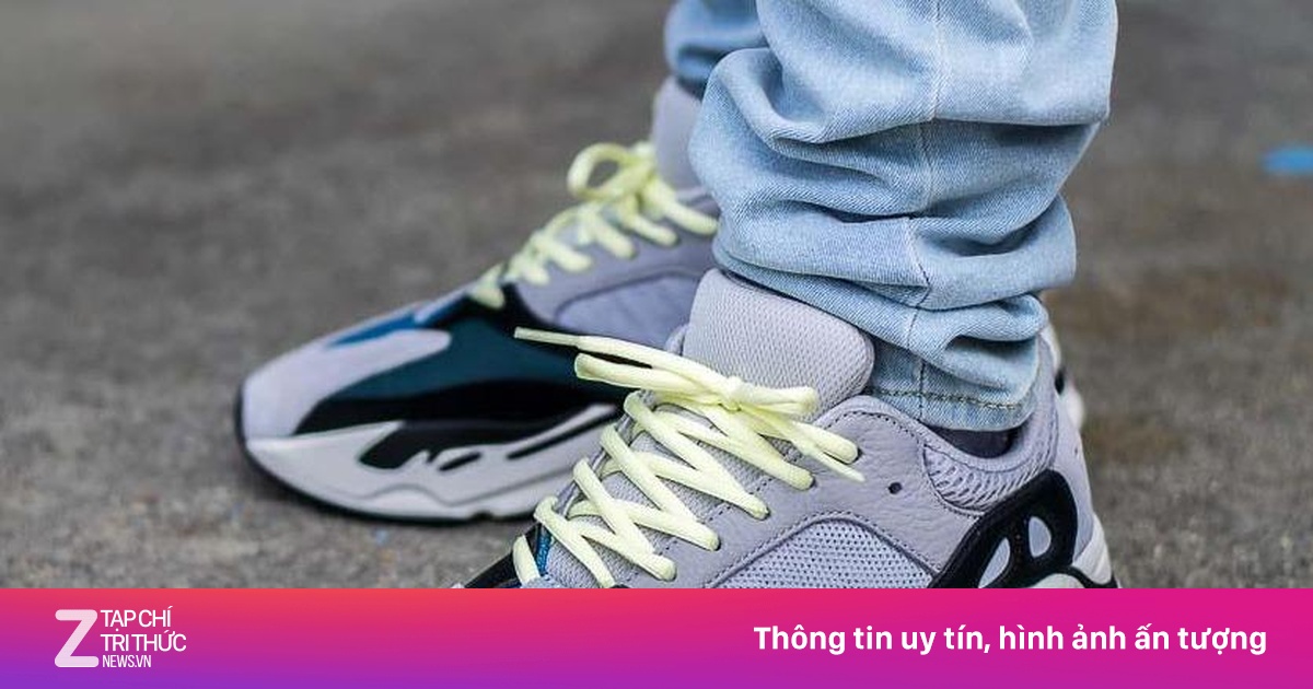 yeezy 700 wave runner on feet