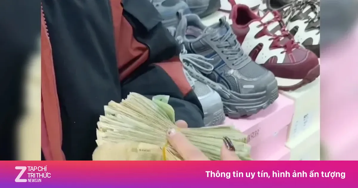 Cậu bé lớp 5 nhịn tiêu vặt 6 tháng để mua quà sinh nhật tặng mẹ