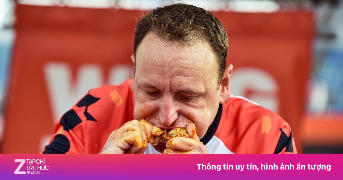 'Thánh ăn nổi tiếng nhất thế giới' trở lại sau một năm bị cấm