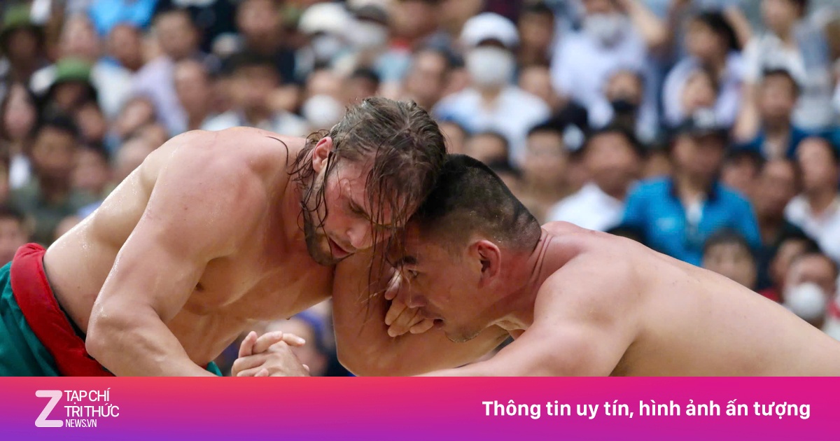 Hiếu Khổng Lồ đổ máu khi đấu 'Thần Sấm' Zakhar, tiền thưởng 10.000 USD