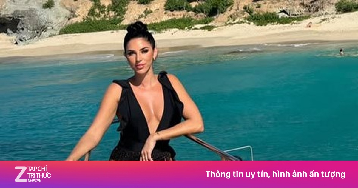 Hàng chục KOL mặc bikini mắc kẹt khi du thuyền 4 triệu USD lật úp ở Mỹ