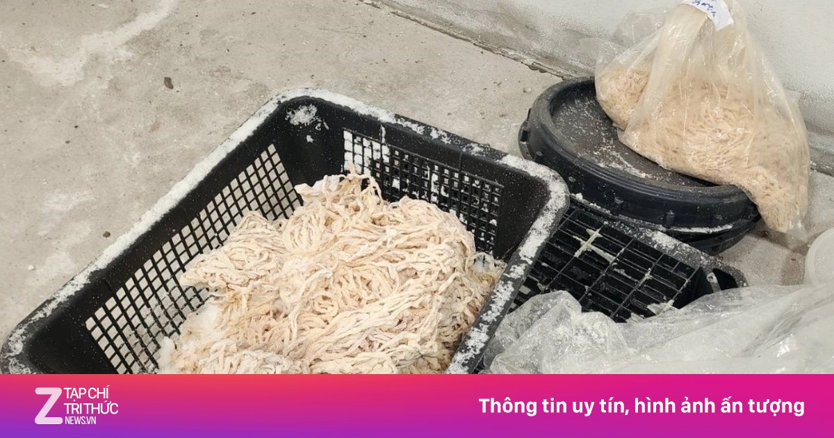 Bên trong kho bẩn chứa 41 tấn lòng heo bốc mùi ở Thái Lan