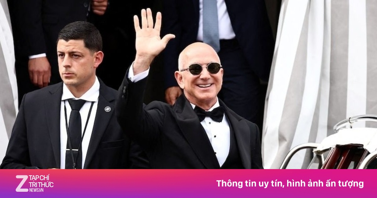 'Bộ lễ phục kinh khủng' khiến chú rể Jeff Bezos bị chế giễu