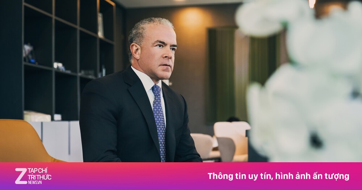 Chủ tịch Miss Universe bị phong tỏa tài khoản vì nghi bán ma túy