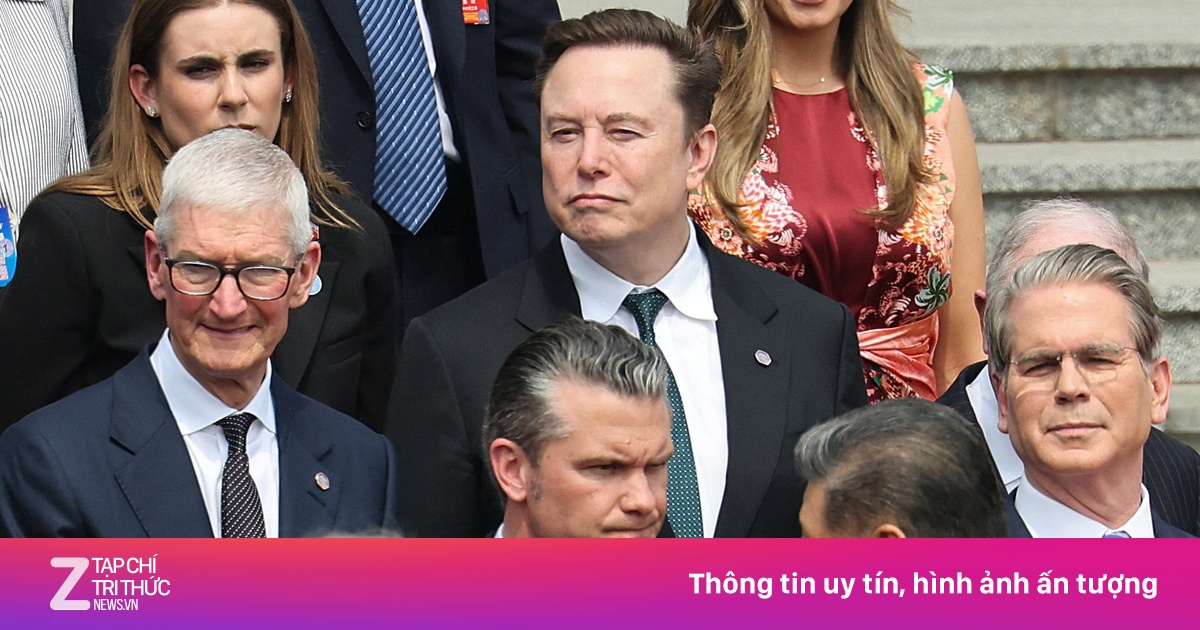 Dàn CEO tháp tùng ông Trump gây sốt