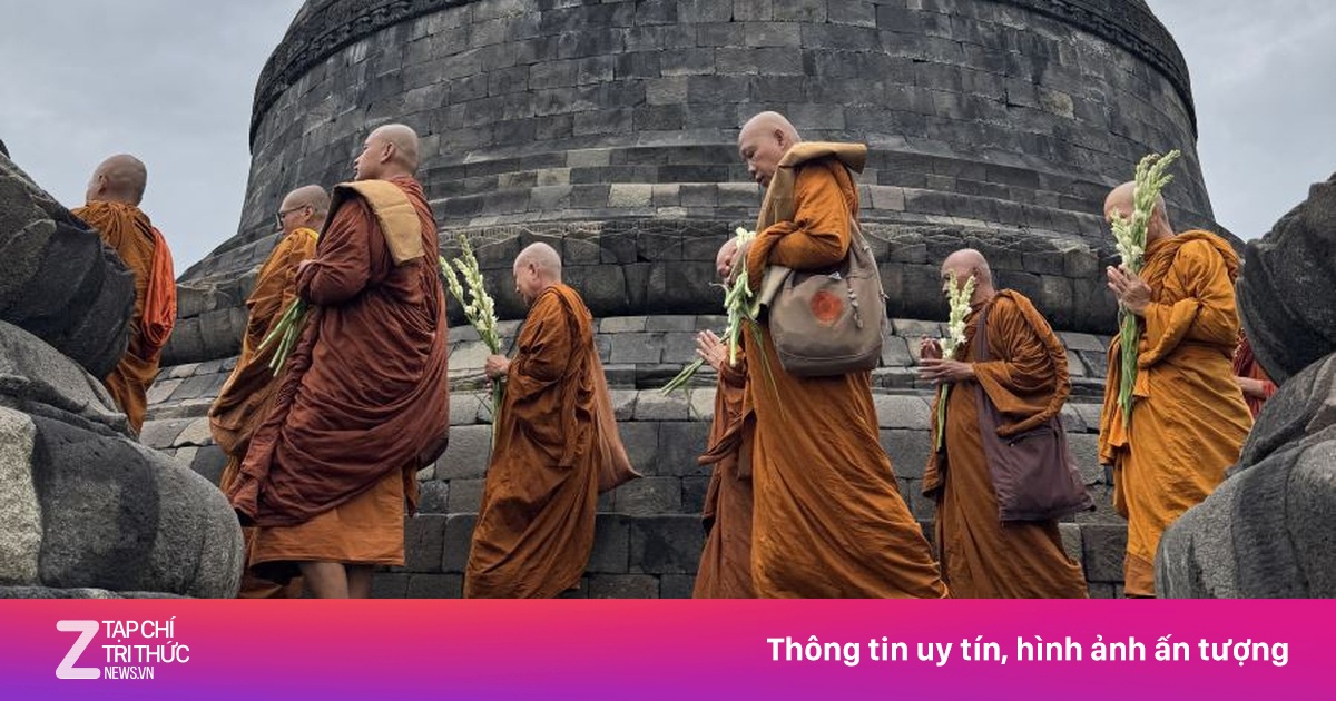 Tăng đoàn Bộ hành vì Hòa bình tới ngôi đền Phật giáo lớn nhất thế giới