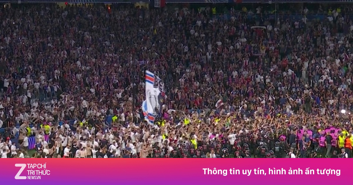 Sân Allianz Arena thất thủ