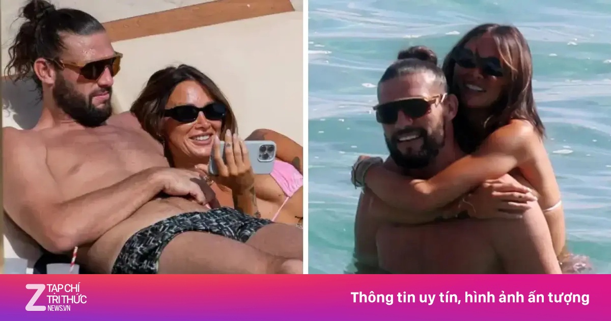 Carroll 2 lần bị cảnh sát thẩm vấn