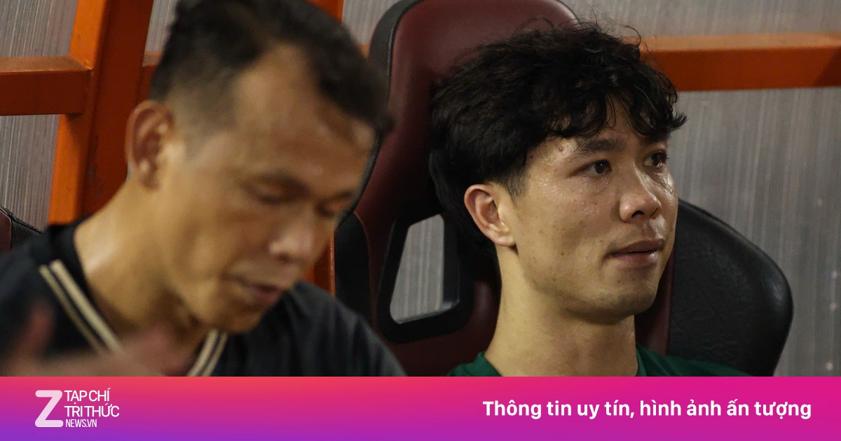 Công Phượng nghẹn ngào