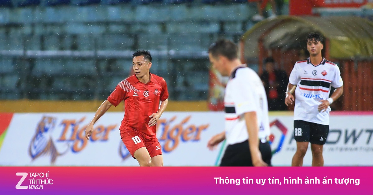 Văn Quyết giúp Việt Nam All Stars thắng ngược Manchester Red