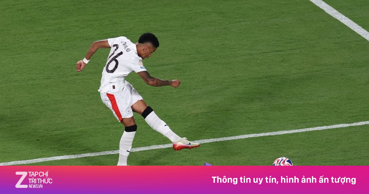Màn trình diễn 'điên rồ' của Bounou trước Man City