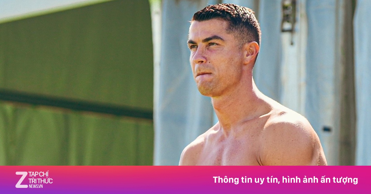 Ronaldo khoe body 6 múi