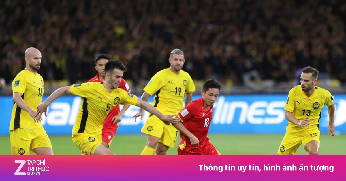 Việt Nam áp sát top 100 FIFA, Malaysia rớt 14 hạng