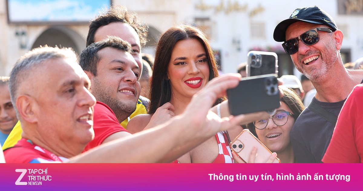 'CĐV nóng bỏng nhất thế giới' làm DJ