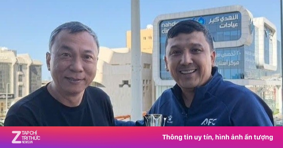 Cận cảnh chiếc cúp 'Cầu thủ hay nhất' được trao cho Đình Bắc