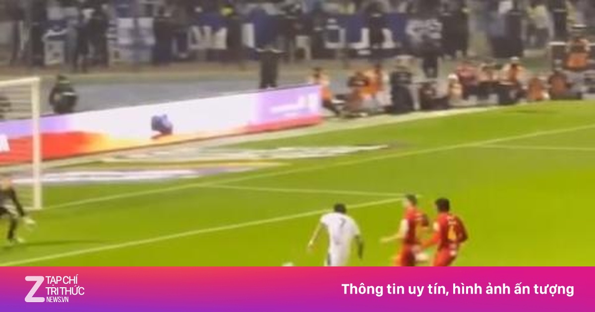 Pha bỏ lỡ khó tin của Nunez