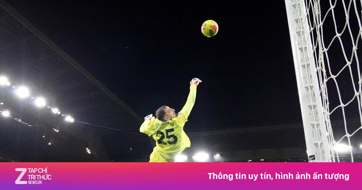 Pep ôm đầu và khoảnh khắc nói thật về Man City