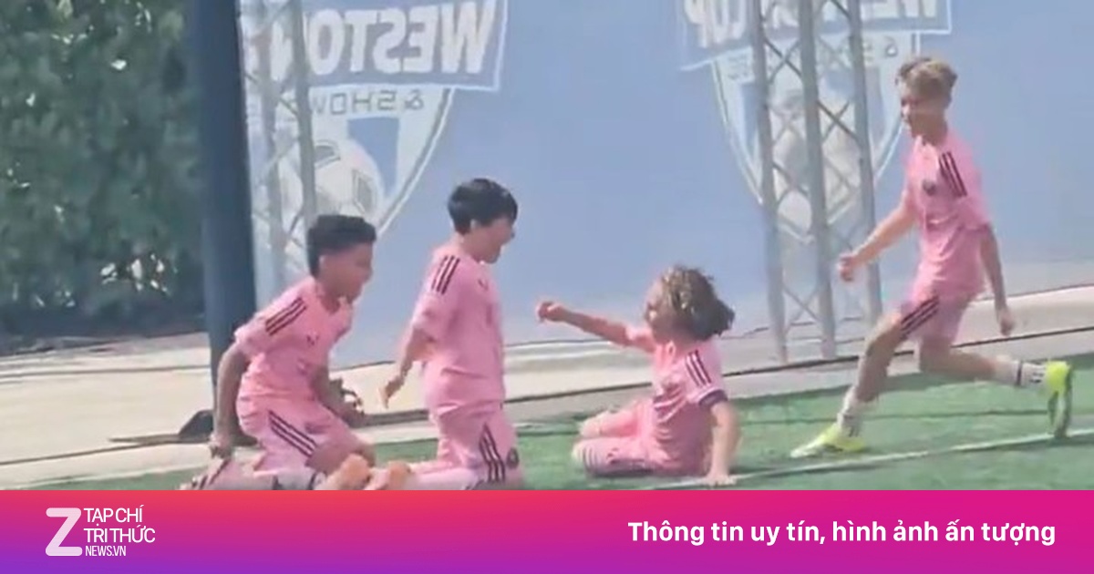 Phản ứng đáng yêu của Messi khi con trai ghi bàn trong trận đấu