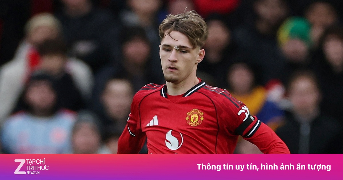 Con trai huyền thoại MU bị treo giò 6 trận vì phát ngôn xúc phạm xu hướng tính dục