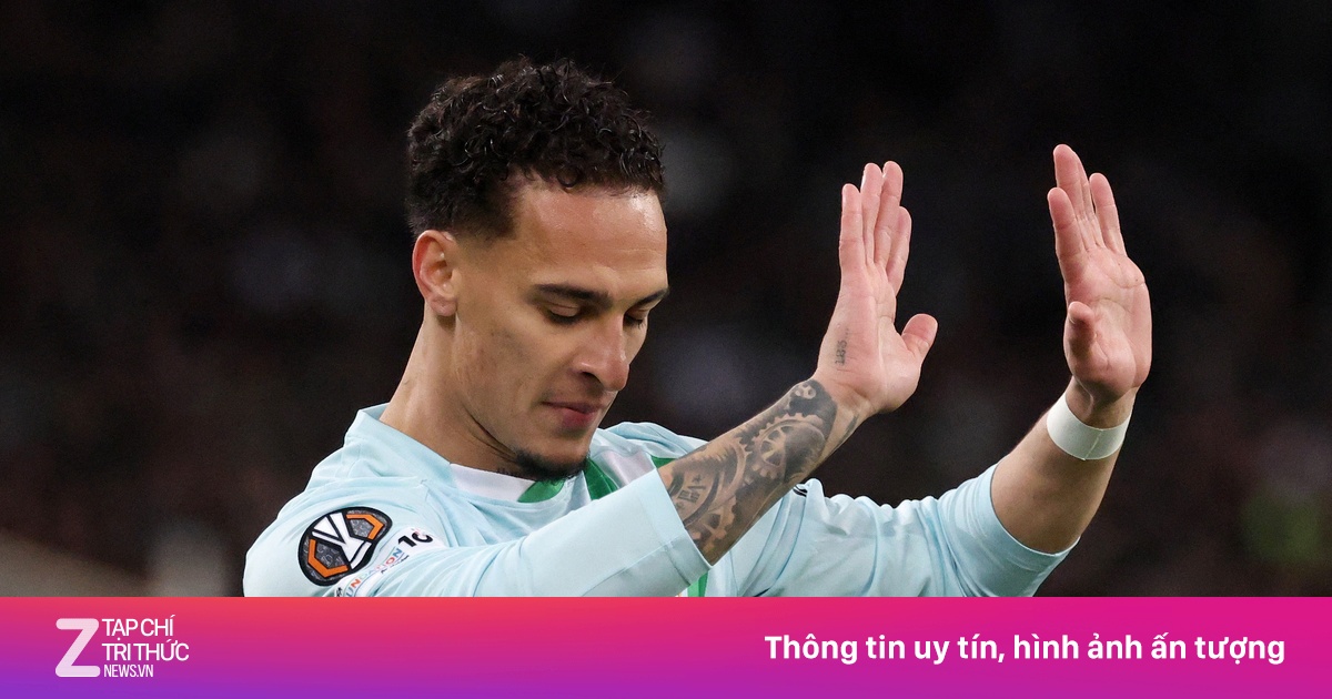 Antony bức xúc với đồng đội