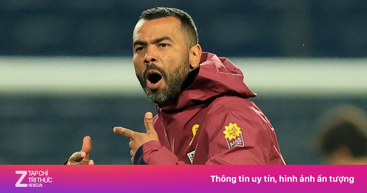 Màn ra mắt thảm họa của Ashley Cole