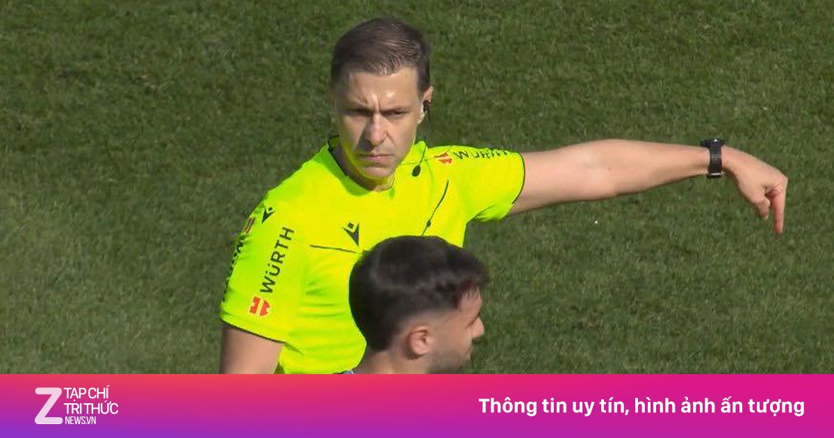 Sự cố còi inh ỏi suýt phá hỏng trận đấu của Barcelona tại La Liga