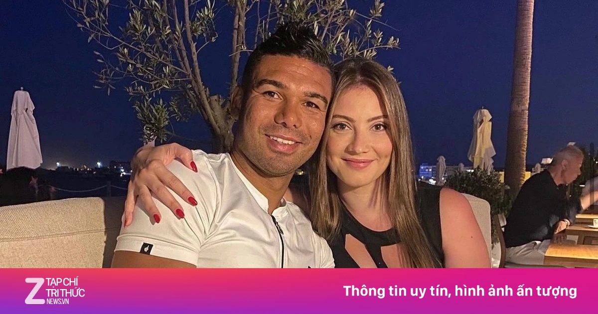 Vợ Casemiro khóc vì tình cảm đặc biệt từ CĐV Manchester United