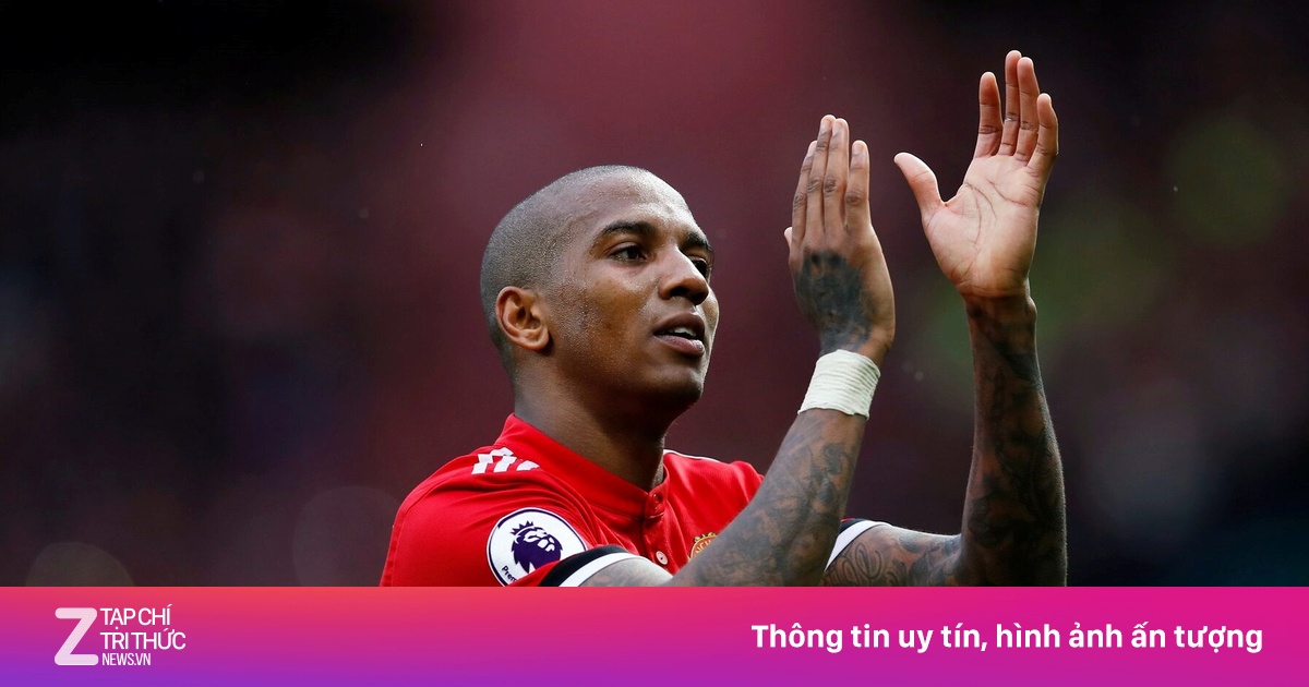 Ashley Young giải nghệ